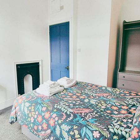 Cozy Room In Modern House Near 노팅엄 외부 사진