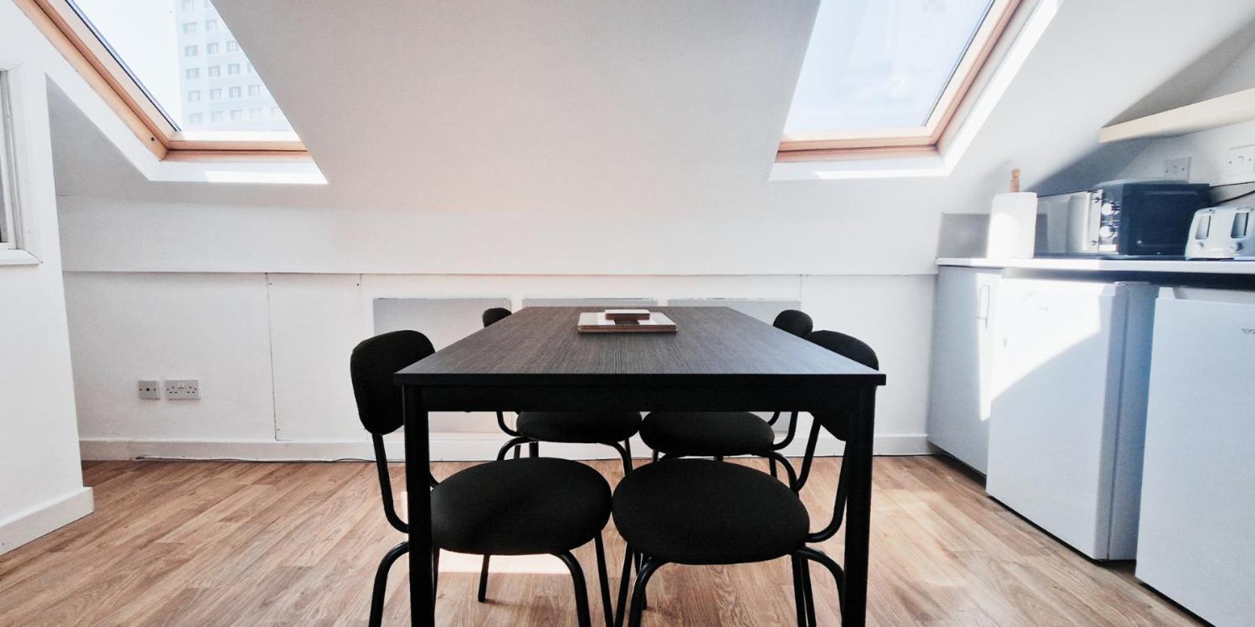 Cozy Room In Modern House Near 노팅엄 외부 사진