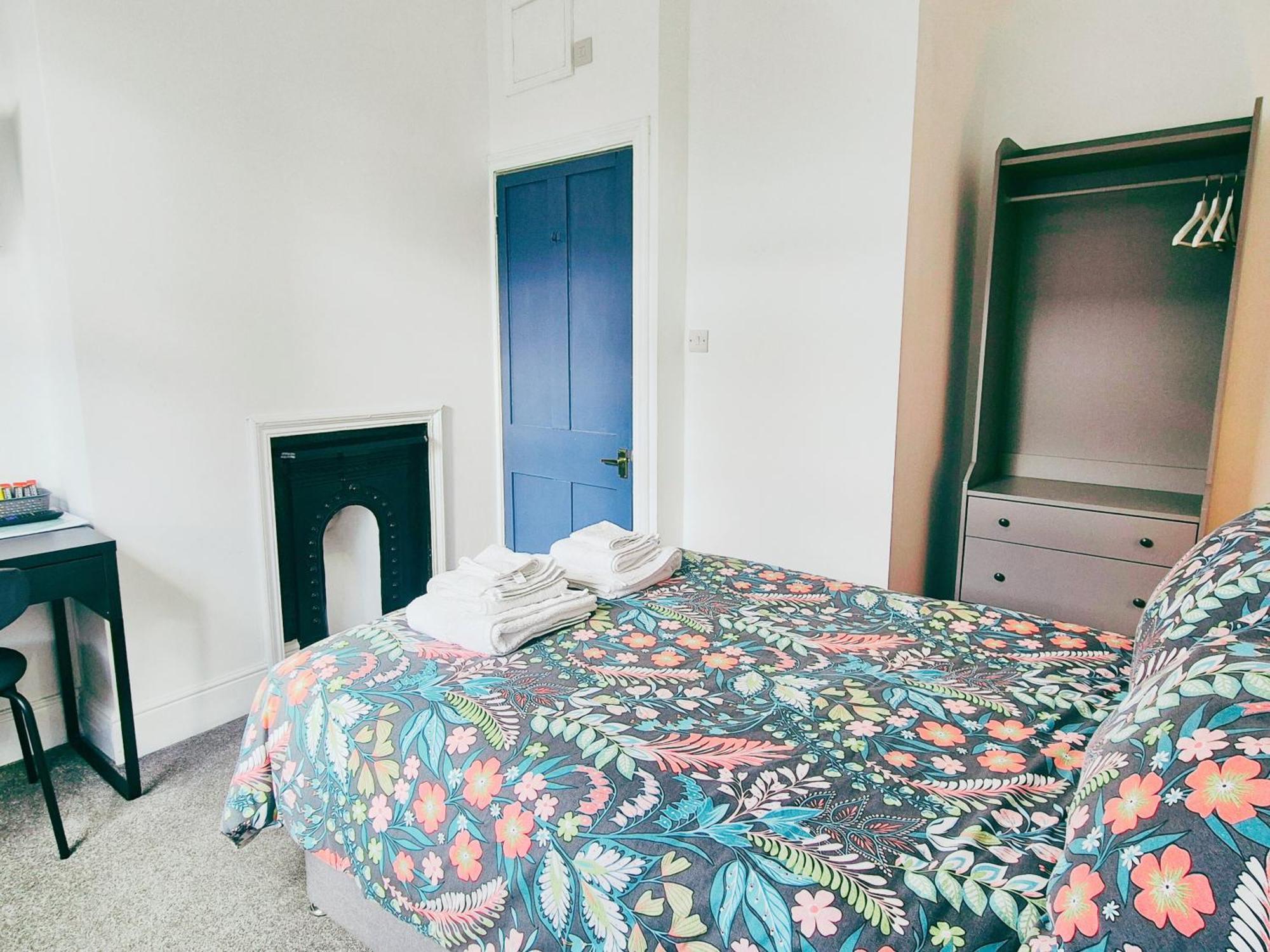 Cozy Room In Modern House Near 노팅엄 외부 사진